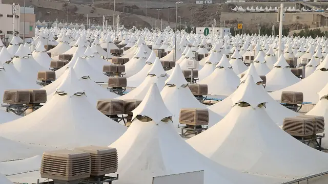 The white air-conditioned tents of Mina