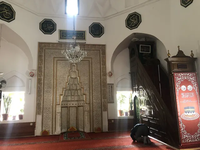 Sakalar Mosque
