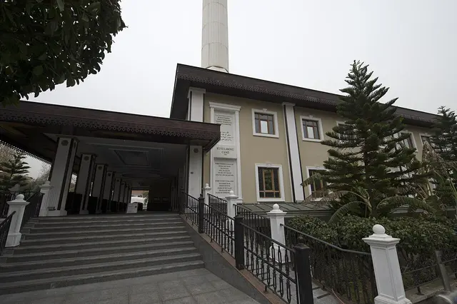 Kuyularonu Mosque